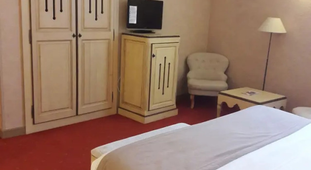 Двухместный номер Superior Logis Hostellerie des Clos et restaurant Bistrot des grands crus et Maison de la tour Chablis