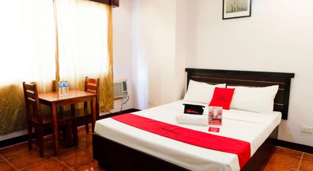 Двухместный номер Standard RedDoorz near Maribago Barangay Hall