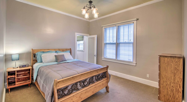 Коттедж Historic Noblesville Home: Walk to Downtown Shops!