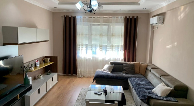 Zoo apartament Tirana, Забронировать Апартаменты/квартира Отели области Тираны с парковкой, Парковка
