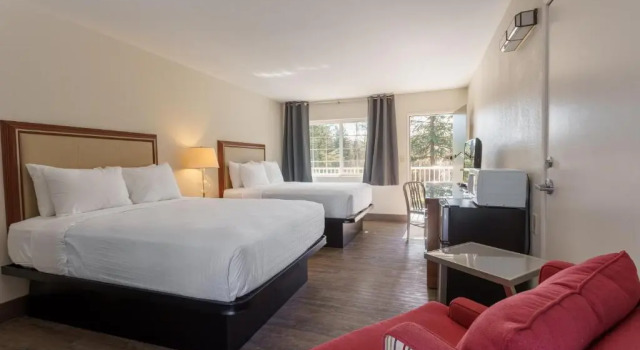 Четырёхместный номер Standard Riverfront Inn Roseburg