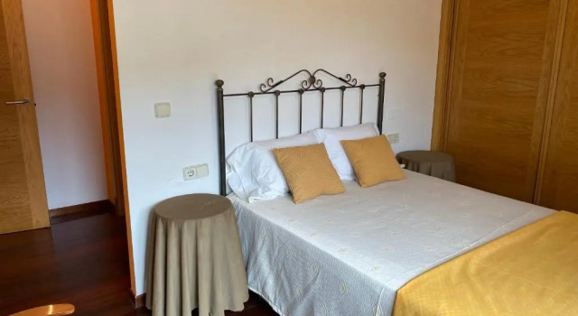 Carmen, Book Hotel Caldas de Reis 