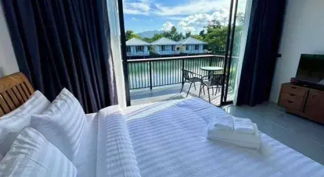 The wide view resort and restaurant Phuket, Забронировать Курортный отель Отели острова Пхукета с бассейном, Бассейн