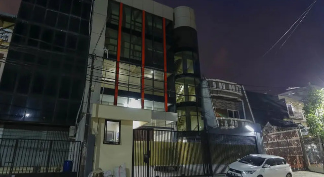 RedDoorz Plus near Harmoni Gajah Mada