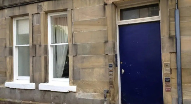 2 Bedroom Flat In Holyrood Park, Забронировать Отель Эдинбург Midlothian, рядом с Холирудское абатство