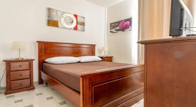 Appartamento climatizzato con patio esterno privato a 150m dal mare, Buchen Sie Ferienwohnung Hotels in Ugento mit Parkplatz, Parkplätze