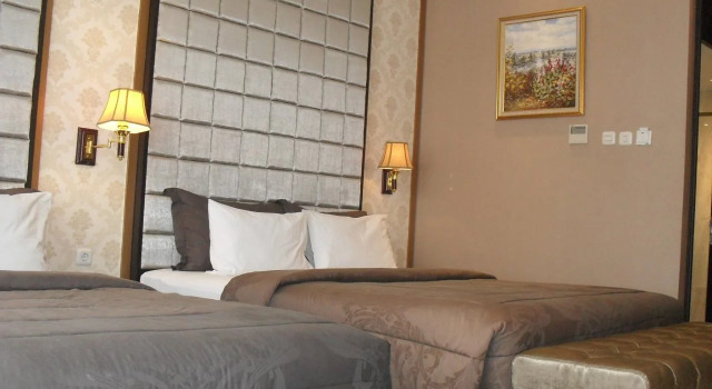 Liz Palace Inn