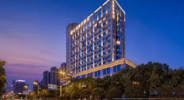 Fuyang Yunbo Manju Hotel (Yingzhou Wanda Plaza Long Distance Bus Station Store), Rezerwuj Hotel Hotele 4-gwiazdkowe w Fuyang, 4*