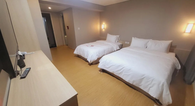 Семейная студия с балконом Hotel razaB
