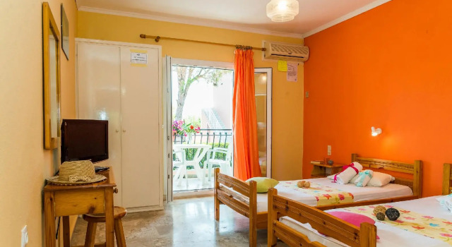 Roussa's Studios and Apartments