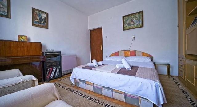 Apartment Pavo-80m from beach, Rezerwuj Apartament Hotele w Split-Dalmatia County z parkingiem, Parking