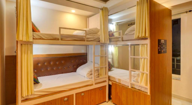 Кровать в общем номере (женский номер) Karwaan Hostel