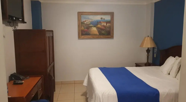 Hotel Florencia San Miguel, Забронировать Отель Сан-Мигель San Miguel Region