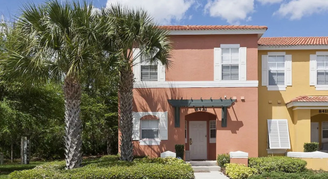 Beautiful Vacation Townhouse with Balcony EM2777