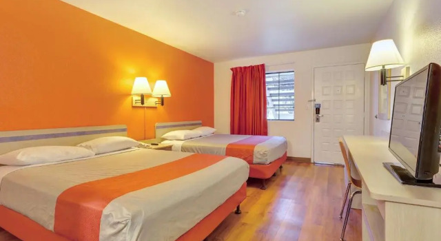 Четырёхместный номер Standard Super 8 by Wyndham Santa Rosa North