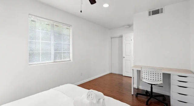 Near USC Dtla Spacious Private Bedroom 4, Забронировать Дом для отпуска Коттеджи Лос-Анджелеса, Коттедж