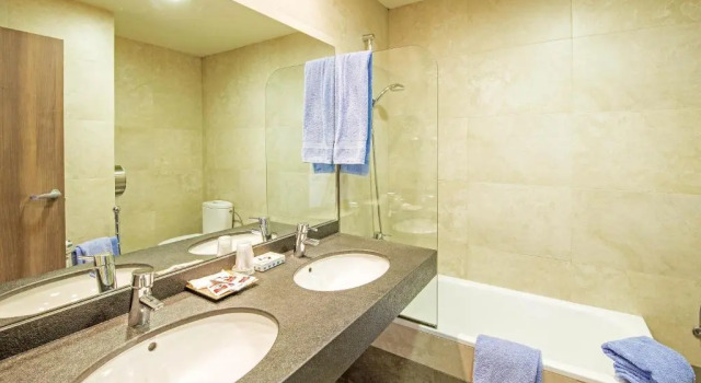 Трёхместный номер Superior Hotel Avenida