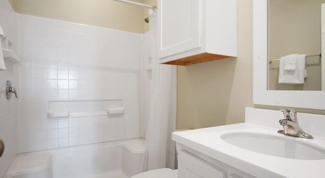 Beach Club 1 by Silver Sands Vacation Rentals, Book Feriehus Hoteller i Houston med parkering, Parkering