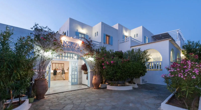 Narges Hotel, Prenota Hotel Aliki Paro