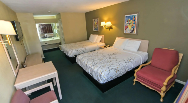 Четырёхместный номер Standard Americas Best Value Inn