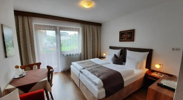 Gästehaus Burgi, Rezervovat Penzión Hotely v Tyrolsko se snídaní, Snídaně