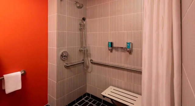 Номер Standard Aloft by Marriott Birmingham Soho Square
