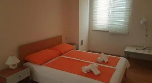Rooms & Apartments Dora, Book Hotel Hoteller i Zadar County med parkering, Parkering