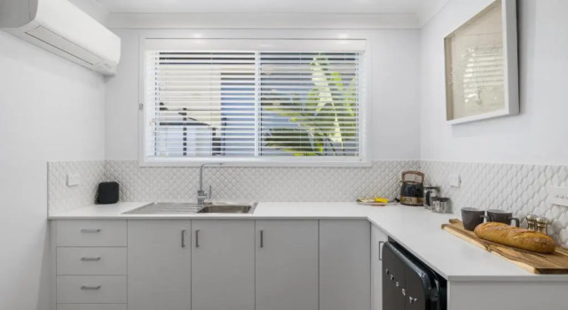 Sea Pine Cottage and Studio - Beach & village central, Family, Sleeps 8, Забронировать Отель Сотелл Coffs Coast