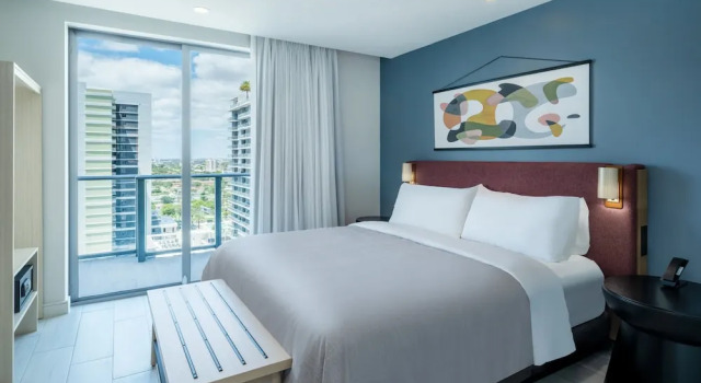 Студия люкс с балконом Atwell Suites Miami Brickell by IHG
