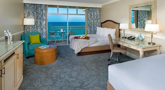 Номер Standard с балконом и oceanfront The Shores Resort & Spa