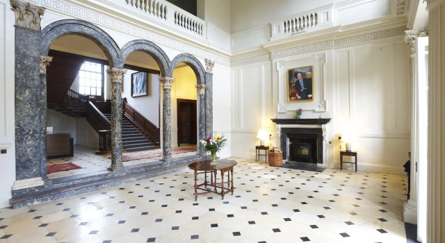 Chicheley Hall, Rezervați Hotel Newport Pagnell 