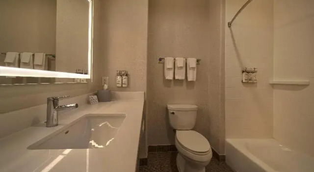 Четырёхместный люкс Holiday Inn Express & Suites Cleveland by IHG
