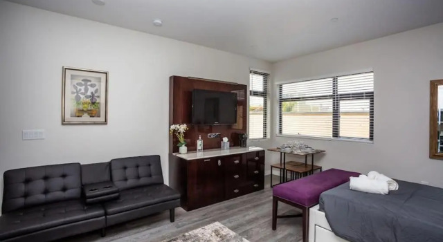 2 Bedroom, 2 Bathroom Detached Apt Max 7 Sleepers