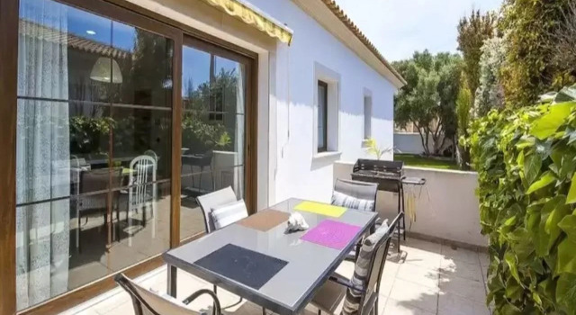 Villa Voramar, Varaa Villa Mökit kohteessa Sa Torre, Mökki