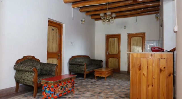 OYO 13759 Hotel Galwan Palace