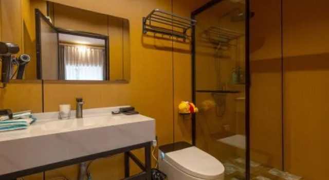Cloud Top Carefree Homestay, Prenota Hotel Ngawa Cina
