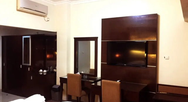 Люкс Deluxe Lilianto Hotel Polewali