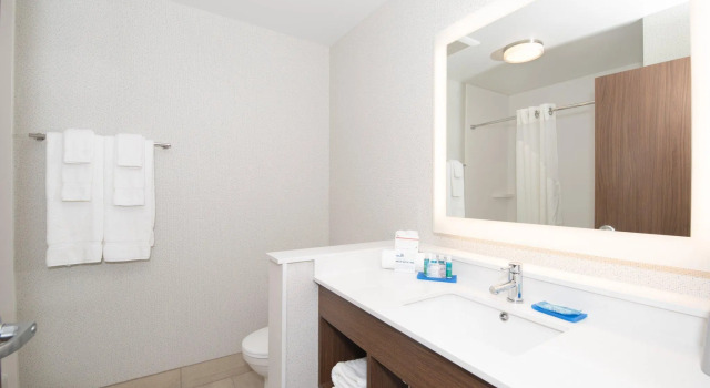 Четырёхместный номер Standard Holiday Inn Express & Suites Lehi - Thanksgiving Point by IHG