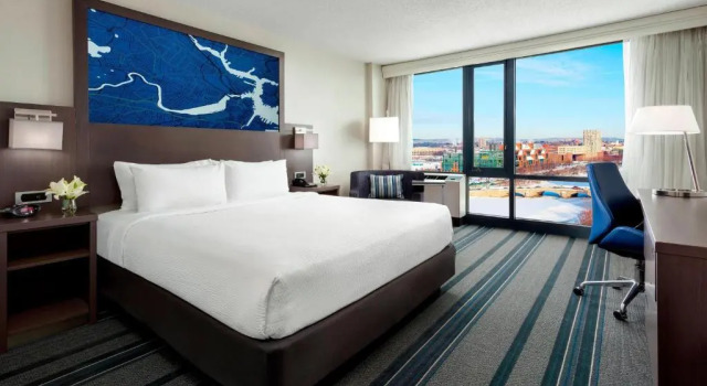 Номер Standard с видом на реку Courtyard by Marriott Boston Cambridge