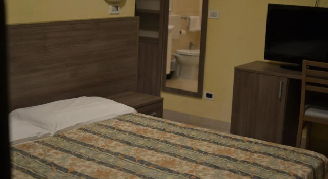 Hotel Universo, Забронировать Отель Монтекатини-Терме Тоскана, рядом с Montecatini Train Station