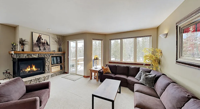 Classy W/ Private Hot Tub & Garage 3 Bedroom Condo