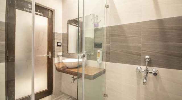 WOWSTAYZ Serenity, Varaa Hotelli Hotellit New Delhi uima-altaalla, Uima-allas