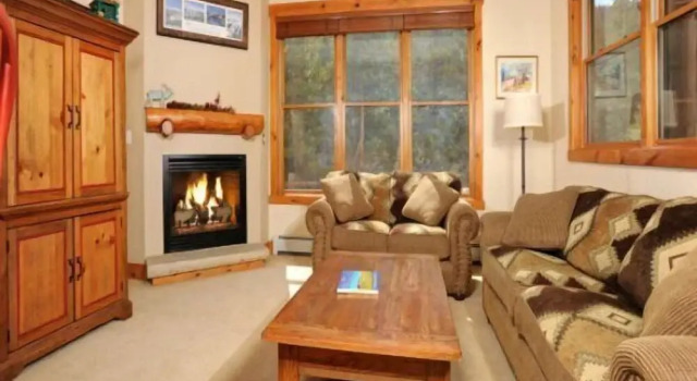 Charming Condo Nestled in the East Keystone Resort Neighborhood, Shuttle to Ski Slopes, Outdoor Pool and Hot Tub, 预订 度假村 基斯通 Roosevelt National Forest
