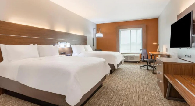 Четырёхместный номер Standard Holiday Inn Express & Suites Kearney by IHG
