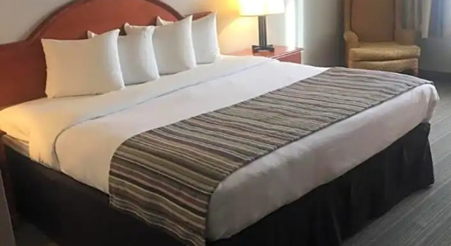 Двухместный номер Standard Country Inn & Suites by Radisson, Brockton (Boston), MA