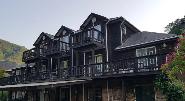 Caddis Pension, Boek Pension Hotels in Gangwon-Do met parkeren, Parkeren
