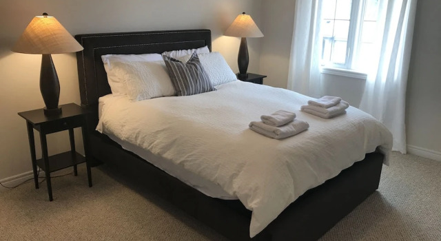 Quiet Town Home at Lake Ontario, Varaa Hotelli Vineland Ontario