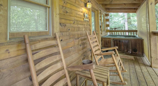 Cupids Hideaway by Heritage Cabin Rentals