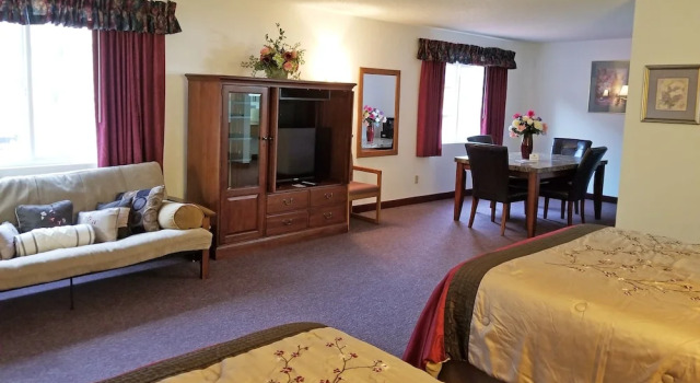 Четырёхместный люкс Keystone Boardwalk Inn and Suites