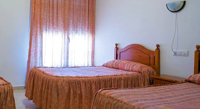 Трёхместный номер Hotel Alfar